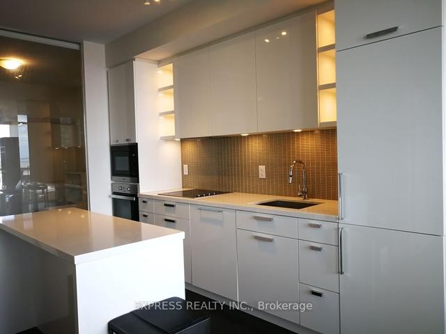 1506 - 32 Davenport Rd, Condo with 2 bedrooms, 2 bathrooms and 1 parking in Toronto ON | Image 9