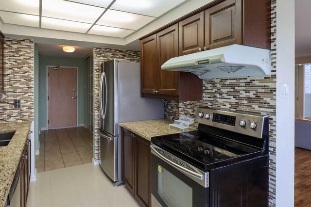 1709 - 400 Webb Dr, Condo with 2 bedrooms, 2 bathrooms and 2 parking in Mississauga ON | Image 2