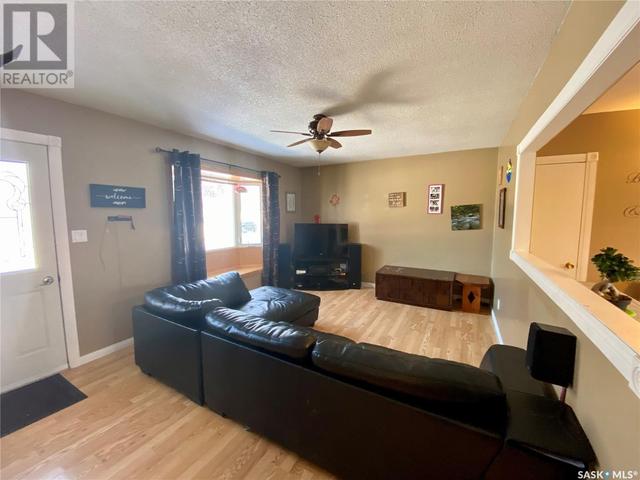 1475 Nicholson Road, House detached with 3 bedrooms, 2 bathrooms and null parking in Estevan SK | Card Image