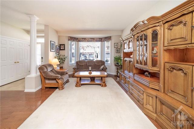 2057 Boisfranc Circle, House detached with 4 bedrooms, 3 bathrooms and 6 parking in Ottawa ON | Image 3