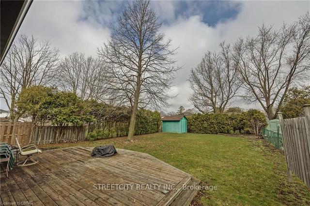 17 Harrow Crt, House detached with 3 bedrooms, 2 bathrooms and 6 parking in London ON | Image 30