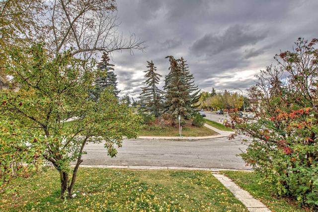 120 Bermuda Road Nw, Home with 4 bedrooms, 2 bathrooms and null parking in Calgary AB | Image 8