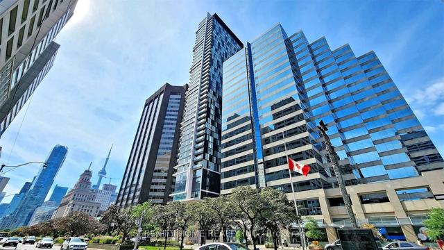 1003 - 426 University Ave, Condo with 2 bedrooms, 1 bathrooms and 0 parking in Toronto ON | Image 1