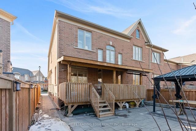 35 Workmen's Circ, House attached with 3 bedrooms, 3 bathrooms and 4 parking in Ajax ON | Image 31