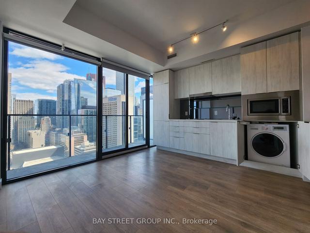 2410 - 215 Queen St W, Condo with 1 bedrooms, 1 bathrooms and 0 parking in Toronto ON | Image 1