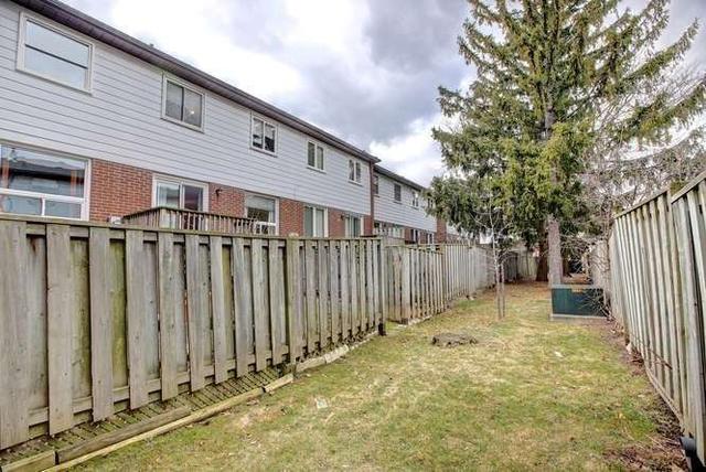 24 - 2445 Homelands Dr, Townhouse with 3 bedrooms, 2 bathrooms and 2 parking in Mississauga ON | Image 16