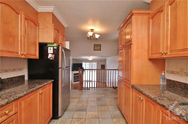 1271 Collins Avenue, House detached with 4 bedrooms, 3 bathrooms and 2 parking in Ottawa ON | Image 11