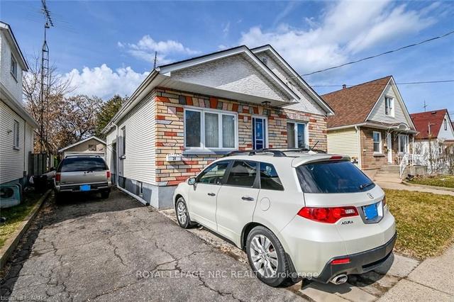 21 Augusta Ave, House detached with 3 bedrooms, 2 bathrooms and 5 parking in St. Catharines ON | Image 12