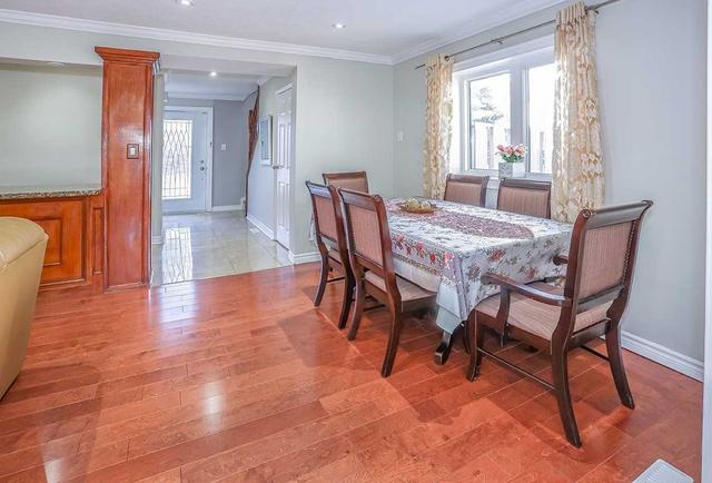 87 Crow Tr, House detached with 3 bedrooms, 3 bathrooms and 3 parking in Toronto ON | Image 17