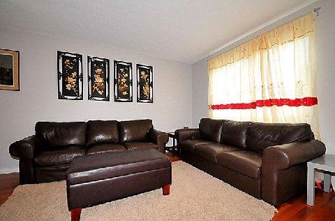 81 Rushmore Cres, House detached with 3 bedrooms, 2 bathrooms and 4 parking in Brampton ON | Image 2