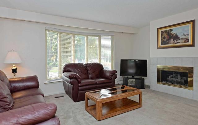 76 Bolland Cres, House detached with 4 bedrooms, 2 bathrooms and 4 parking in Ajax ON | Image 4