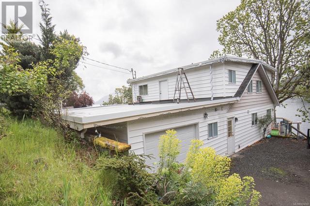936 Arbutus Ave, House detached with 4 bedrooms, 2 bathrooms and 4 parking in North Cowichan BC | Card Image
