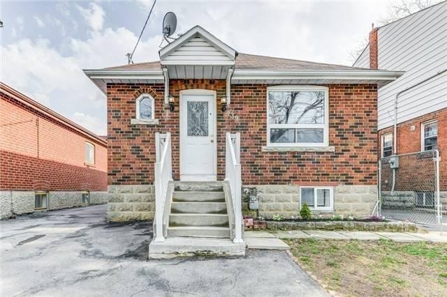Upper - 239 Church St, House detached with 3 bedrooms, 1 bathrooms and 1 parking in Toronto ON | Image 1
