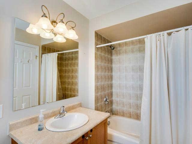 th#12 - 2280 Baronwood Dr, House attached with 3 bedrooms, 4 bathrooms and 2 parking in Oakville ON | Image 12