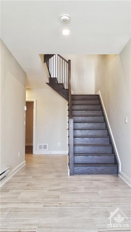 171 Boundstone Way, Townhouse with 4 bedrooms, 4 bathrooms and 3 parking in Ottawa ON | Image 3