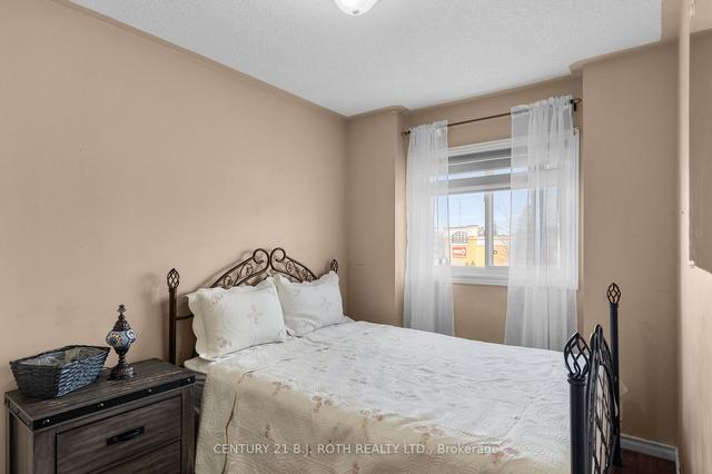 224 Ferndale Dr S, House semidetached with 3 bedrooms, 2 bathrooms and 3 parking in Barrie ON | Image 11