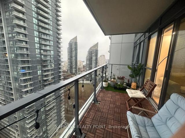2210 - 10 Park Lawn Rd, Condo with 2 bedrooms, 2 bathrooms and 1 parking in Toronto ON | Image 9