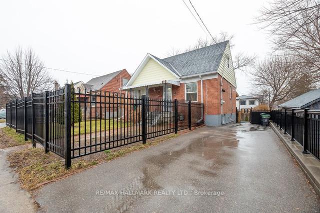 56 Wolcott Ave, House detached with 3 bedrooms, 3 bathrooms and 4 parking in Toronto ON | Image 12