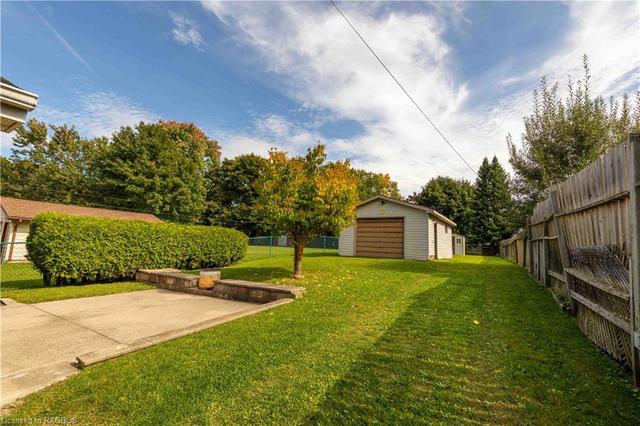 1963 6th Avenue E, House detached with 2 bedrooms, 1 bathrooms and 4 parking in Owen Sound ON | Image 13