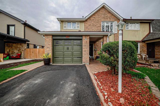 29 Lawndale Cres, House semidetached with 3 bedrooms, 2 bathrooms and 4 parking in Brampton ON | Image 1