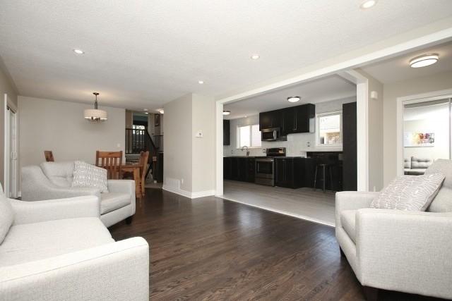 19 Burnhamill Pl, House detached with 4 bedrooms, 2 bathrooms and 4 parking in Toronto ON | Image 11
