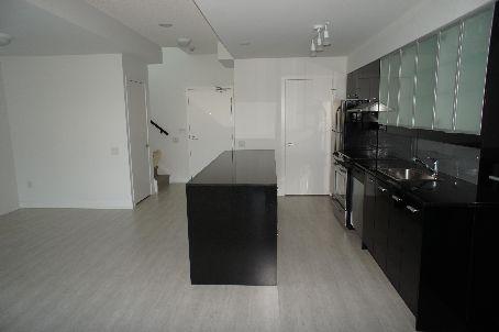 th10 - 19 Singer Crt, Townhouse with 3 bedrooms, 3 bathrooms and 1 parking in Toronto ON | Image 3