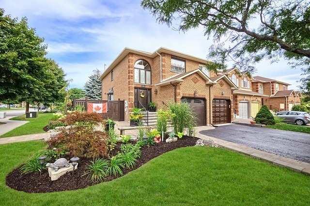 1 Opal Crt, House attached with 3 bedrooms, 4 bathrooms and 2 parking in Whitchurch Stouffville ON | Image 1