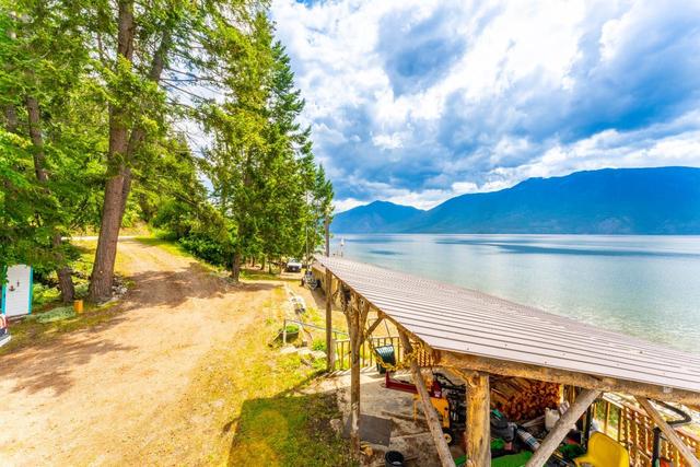12337 Highway 3a, House detached with 4 bedrooms, 3 bathrooms and null parking in Central Kootenay A BC | Image 12