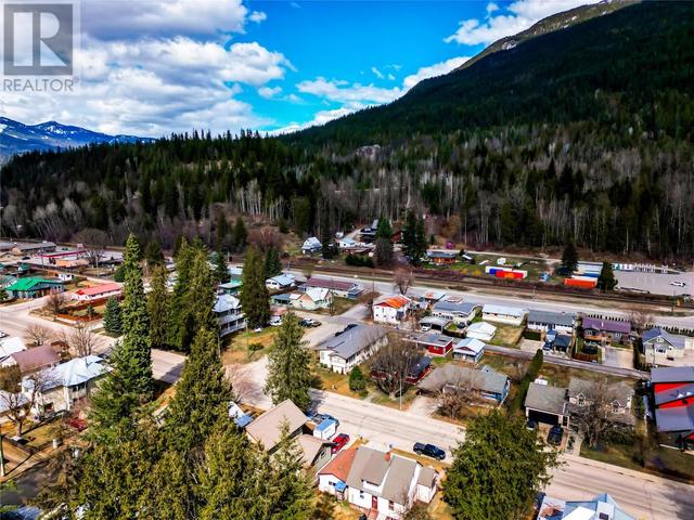 108 Ford Street, House detached with 3 bedrooms, 2 bathrooms and 2 parking in Revelstoke BC | Image 36