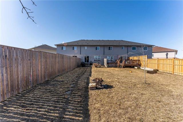 121b Whitlaw Way, House attached with 3 bedrooms, 2 bathrooms and 3 parking in Brant ON | Image 28