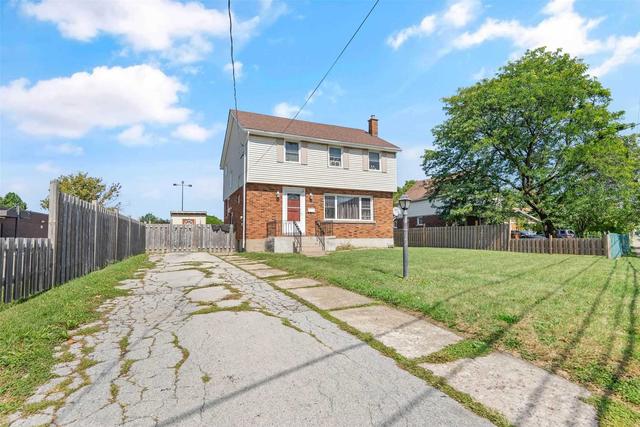 369 Carlton St, House detached with 3 bedrooms, 2 bathrooms and 3 parking in St. Catharines ON | Image 12