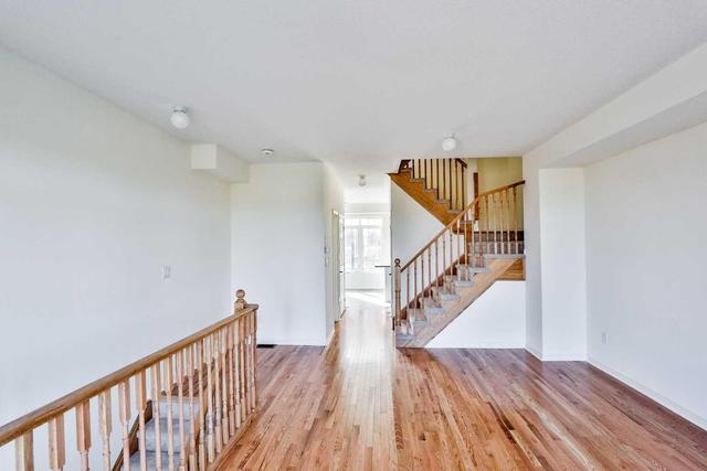 56 Harwood Ave N, Townhouse with 3 bedrooms, 2 bathrooms and 1 parking in Ajax ON | Image 5
