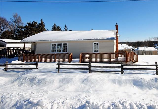 11 Bell Street, House detached with 3 bedrooms, 1 bathrooms and 2 parking in Bonnechere Valley ON | Image 2