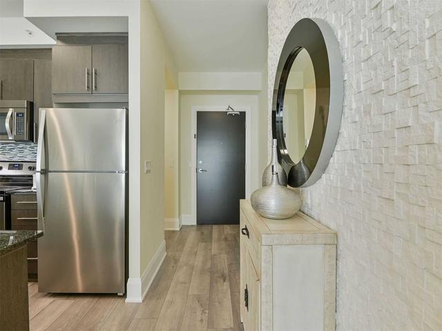 307 - 45 Yorkland Blvd, Condo with 1 bedrooms, 1 bathrooms and 1 parking in Brampton ON | Image 3
