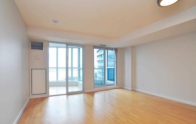 1611 - 208 Queens Quay W, Condo with 2 bedrooms, 2 bathrooms and 1 parking in Toronto ON | Image 19