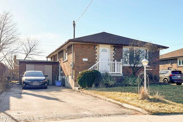 256 Poplar St, House detached with 2 bedrooms, 2 bathrooms and 5 parking in Oshawa ON | Image 1
