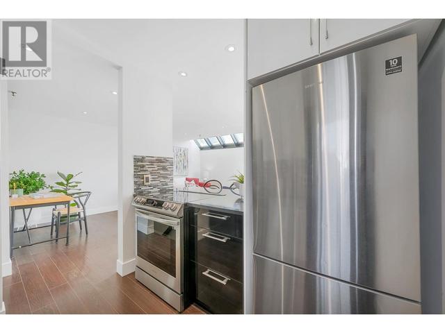 d2 - 1100 W 6th Avenue, House attached with 2 bedrooms, 2 bathrooms and 1 parking in Vancouver BC | Image 11
