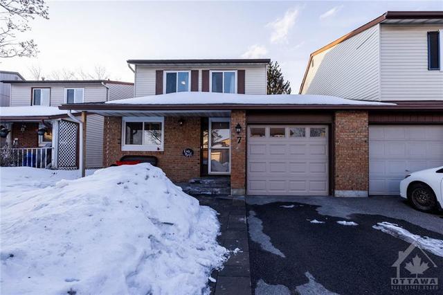 7 Aldgate Crescent, Home with 3 bedrooms, 2 bathrooms and 3 parking in Ottawa ON | Image 1