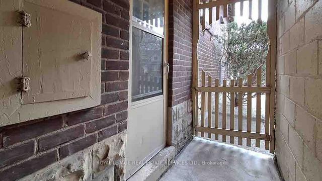 168 Chaplin Cres, House detached with 2 bedrooms, 2 bathrooms and 3 parking in Toronto ON | Image 26