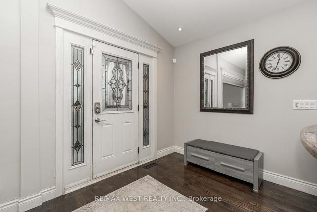 111 Poynter Dr, House detached with 4 bedrooms, 2 bathrooms and 6 parking in Toronto ON | Image 34