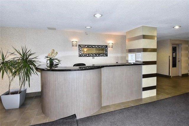 901 - 5 Parkway Forest Dr, Condo with 3 bedrooms, 2 bathrooms and 1 parking in Toronto ON | Image 5