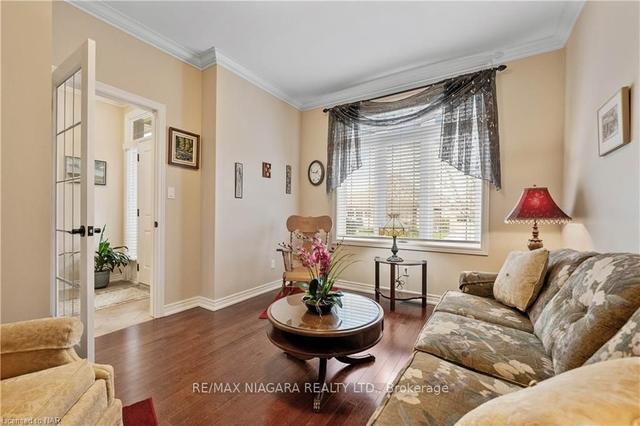 33 Hickory Ave, House detached with 2 bedrooms, 3 bathrooms and 4 parking in Niagara on the Lake ON | Image 33