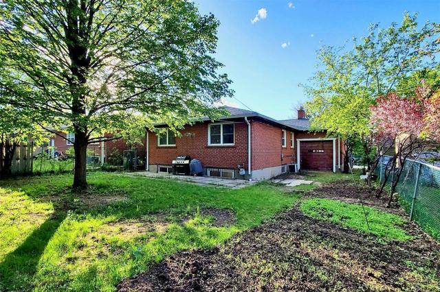 39 Bowerbank Dr, House detached with 3 bedrooms, 3 bathrooms and 7 parking in Toronto ON | Image 24