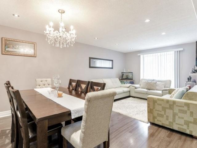 50 Guildford Cres, Townhouse with 3 bedrooms, 3 bathrooms and 1 parking in Brampton ON | Image 2