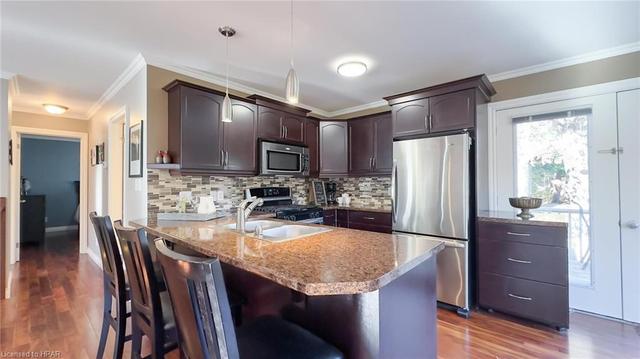 10168 Edmonds Boulevard, House detached with 3 bedrooms, 2 bathrooms and 5 parking in Lambton Shores ON | Image 7