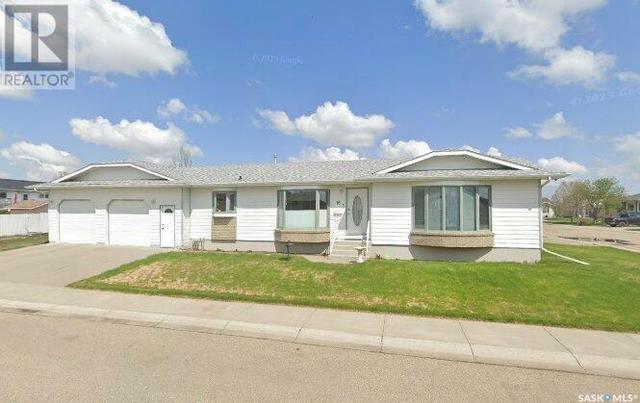 16 Marigold Crescent, Home with 5 bedrooms, 4 bathrooms and null parking in Moose Jaw SK | Image 3