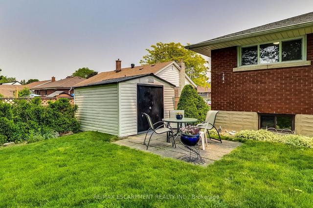 202 West 18th St, House detached with 2 bedrooms, 1 bathrooms and 4 parking in Hamilton ON | Image 31
