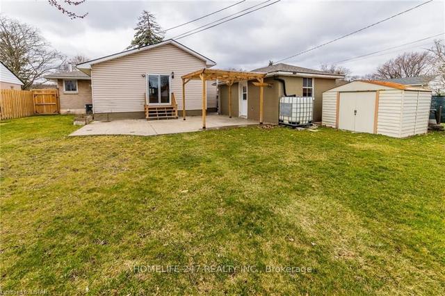3266 Woodlawn Ave S, House detached with 3 bedrooms, 2 bathrooms and 7 parking in Windsor ON | Image 1