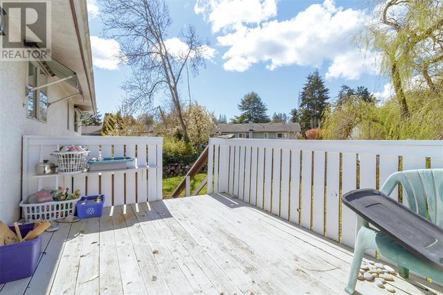 3998 Interurban Rd, House detached with 5 bedrooms, 3 bathrooms and 2 parking in Saanich BC | Image 29