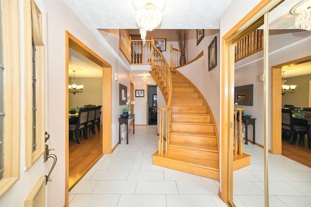 38 Consiglia Dr, House detached with 4 bedrooms, 3 bathrooms and 6 parking in St. Catharines ON | Image 12